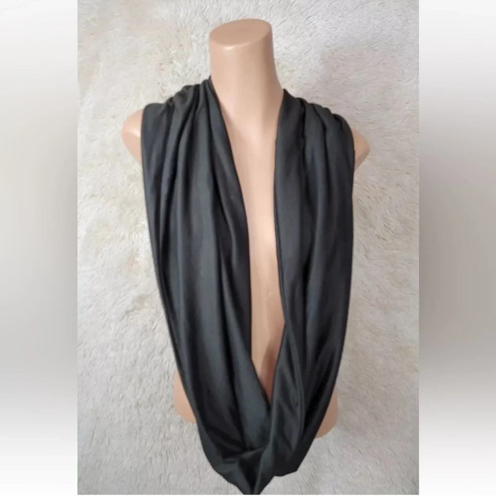 Beyond Yoga travel compact infinity scarf pocket wrap shawl foldable portable